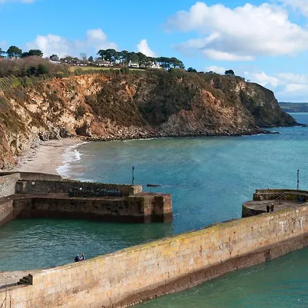 Pier House Han/Misafirhane Charlestown (Cornwall)