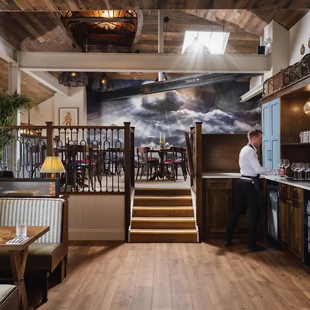 Pier House Han/Misafirhane Charlestown (Cornwall)