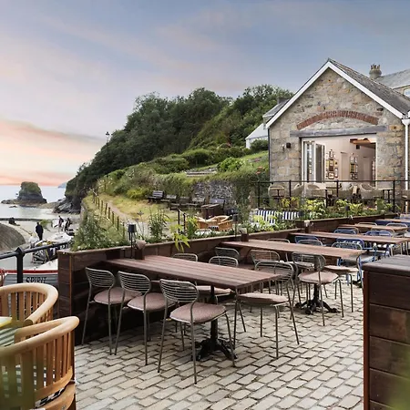 Han/Misafirhane Pier House