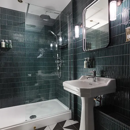Pier House Han/Misafirhane 3*