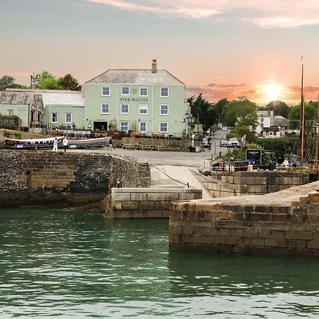 Pier House Han/Misafirhane Charlestown (Cornwall)